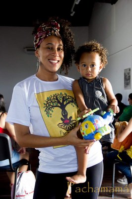 Carolina e a filha Yáomi