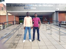 Abdou Razak Chabi e John Honfoga presidem associação dos alunos no Brasil. Crédito: Pedro Paz